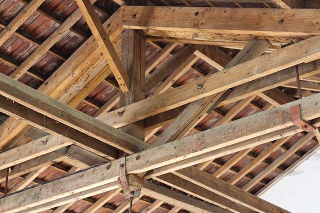 Tout savoir sur le traitement préventif de votre charpente